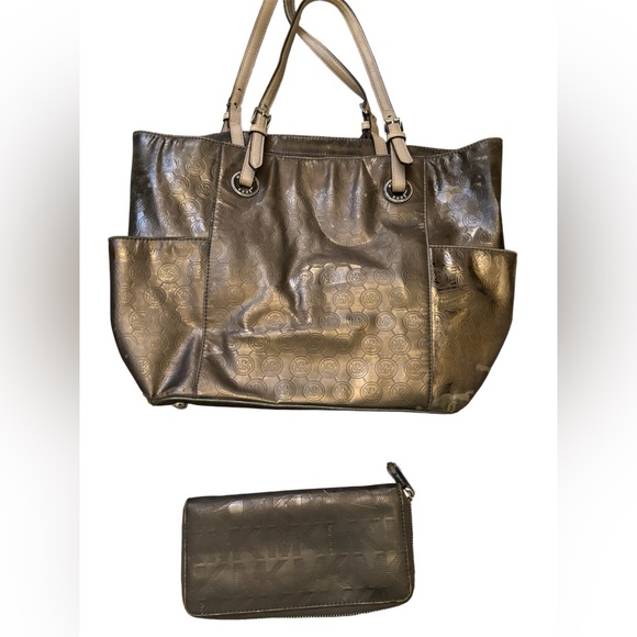 Brand: Michael Kors
Style: Tote ba - Picture 2 of 3